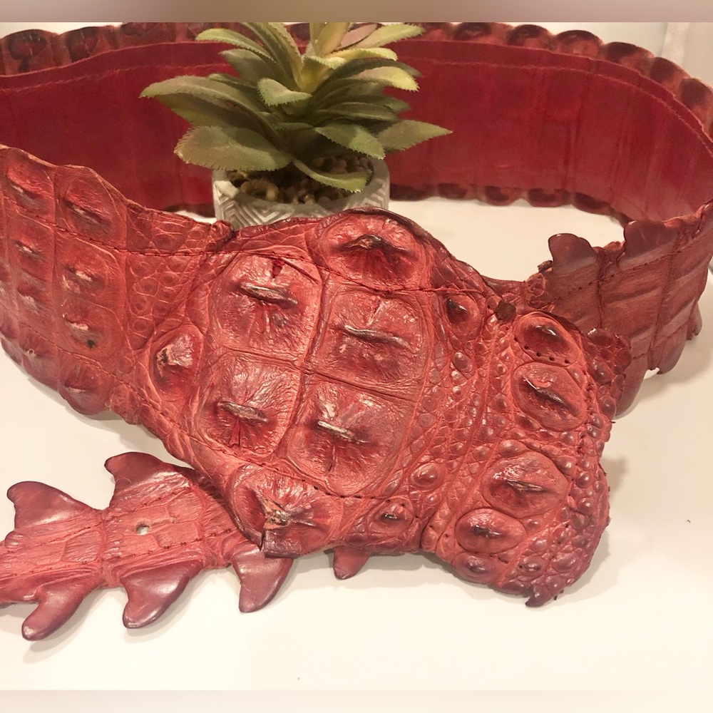Vintage Red Alligator Leather Belt Sz 33- 38 in Graduated Width Hook Clasp Acc